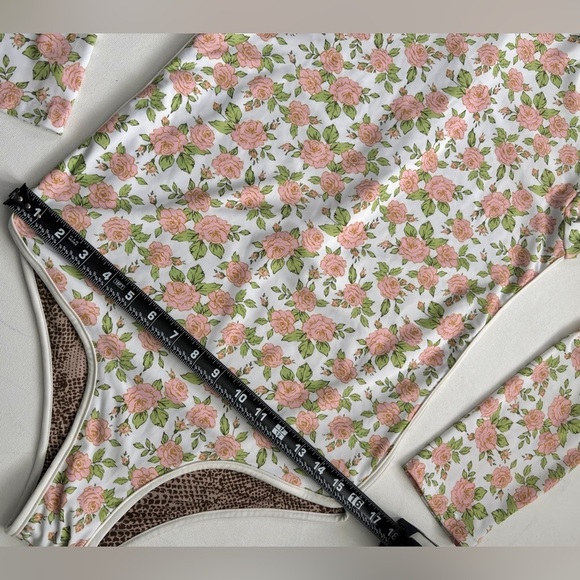 ACACIA EHUKAI PIPED FULL PIECE ONE PIECE RASHGUARD SIZE: 2X COLOR: ROSIE - Picture 5 of 8